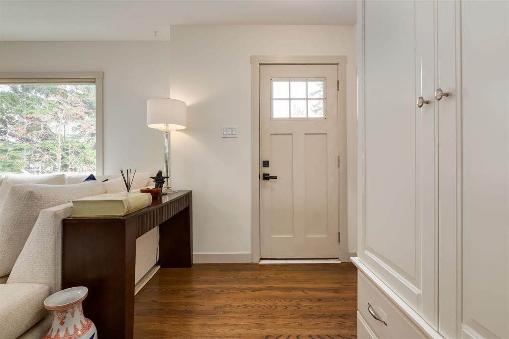 Fourth View of 5004 43 Street SW, Glamorgan, Calgary, Alberta, T3E 3R3