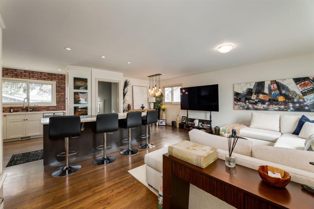 Fifth View of 5004 43 Street SW, Glamorgan, Calgary, Alberta, T3E 3R3