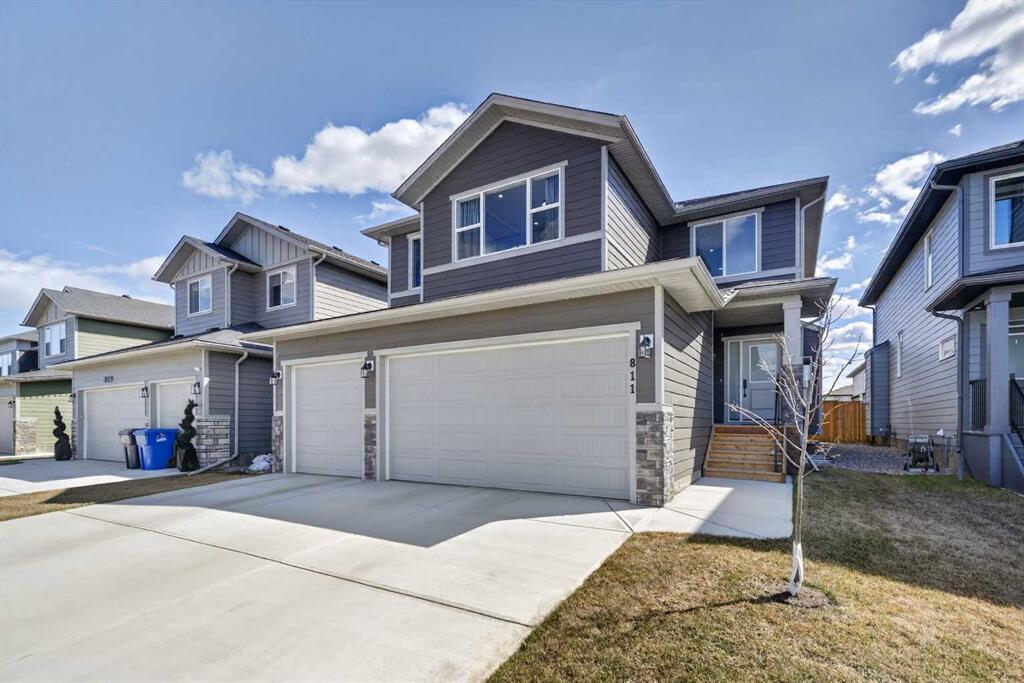 Third View of 811 Mandalay Link , NONE, Carstairs, Alberta, T0M 0N0