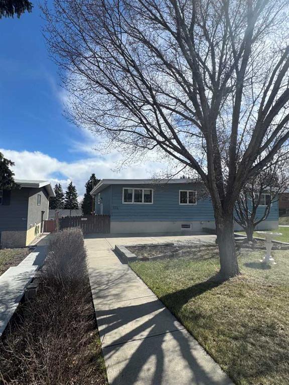Second View of 201 Holland Street NW, Cambrian Heights, Calgary, Alberta, T2K 2E9