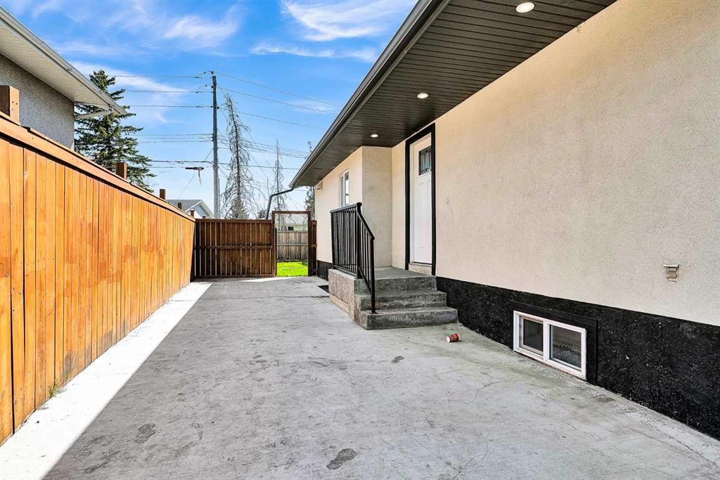 611 Penbrooke Road SE, A2305397, Alberta,