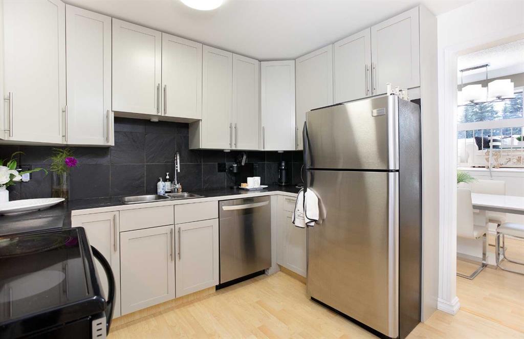 Fourth View of 354 Brae Glen Road SW, Braeside, Calgary, Alberta, T2W 1B6