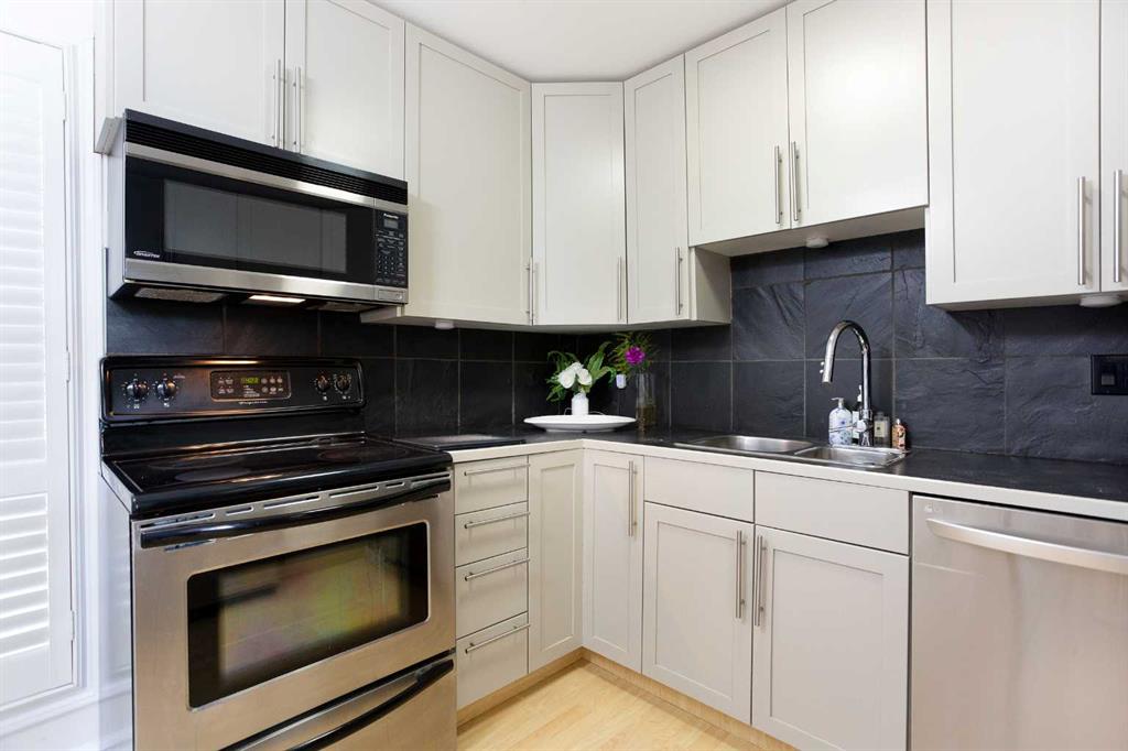 Fifth View of 354 Brae Glen Road SW, Braeside, Calgary, Alberta, T2W 1B6