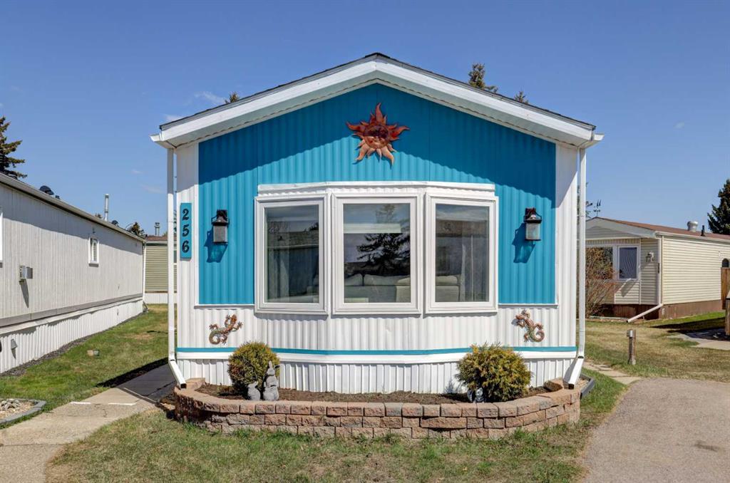 Second View of 256 Burroughs Circle NE, Monterey Park, Calgary, Alberta, T1Y 6K3