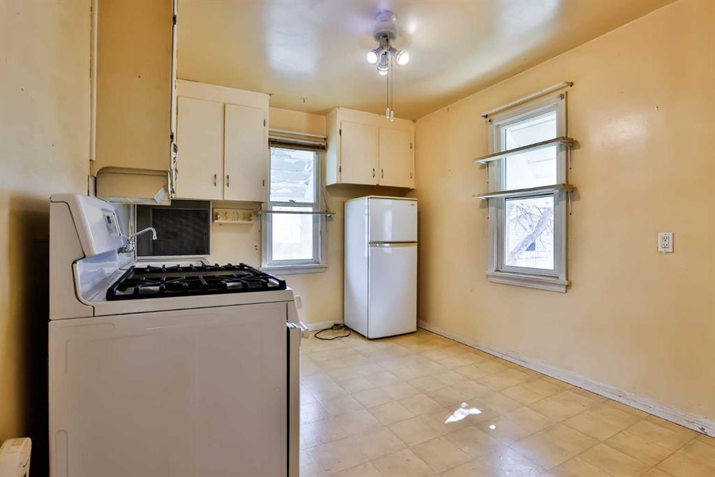 Fourth View of 950 21 Street S, Victoria Park, Lethbridge, Alberta, T1J 3L3