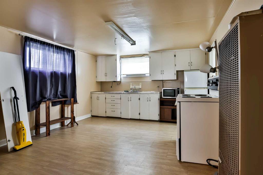 Fifth View of 950 21 Street S, Victoria Park, Lethbridge, Alberta, T1J 3L3