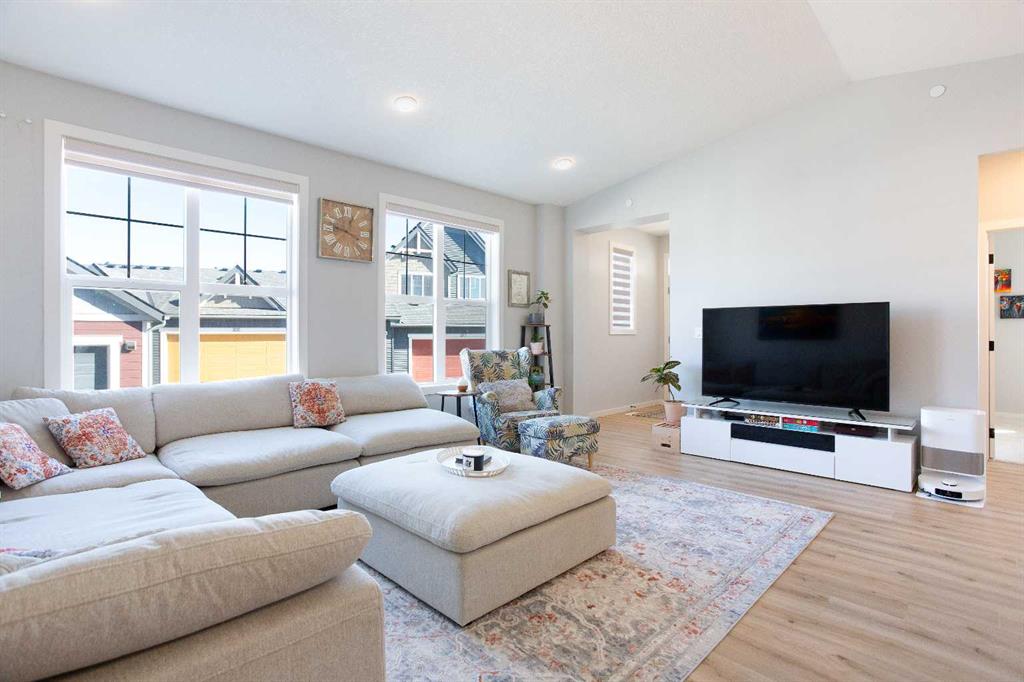 Fifth View of 15, 71 Lucas Street NW, Livingston, Calgary, Alberta, T3P 1S3