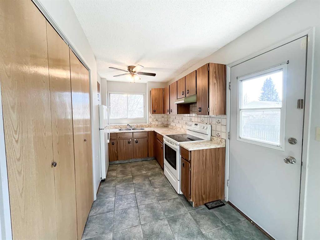 Fifth View of 9937 71 Avenue , South Patterson Place, Grande Prairie, Alberta, T8V5T4