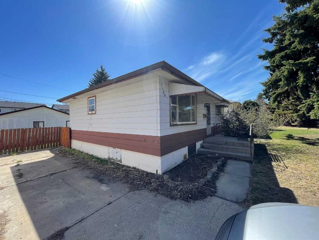 Third View of 3409 52 Avenue , South Hill, Red Deer, Alberta, T4N 4J3