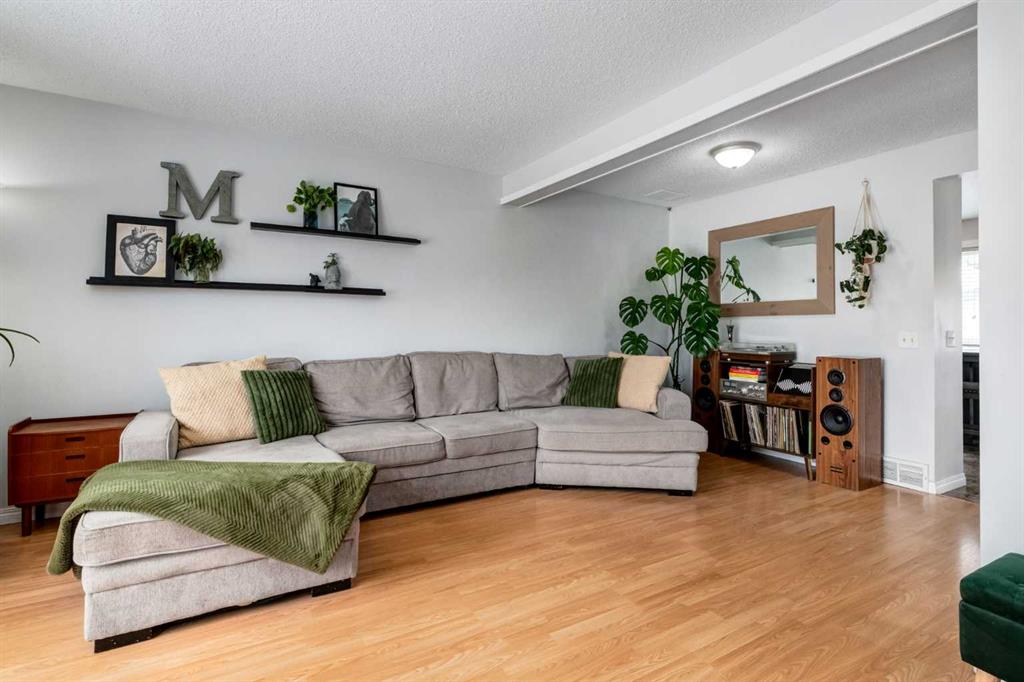 955 Erin Woods Drive SE, A2305989, Alberta,