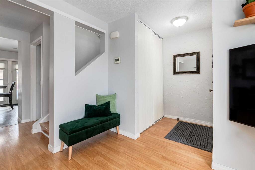 Fourth View of 955 Erin Woods Drive SE, Erin Woods, Calgary, Alberta, T2B 2W4