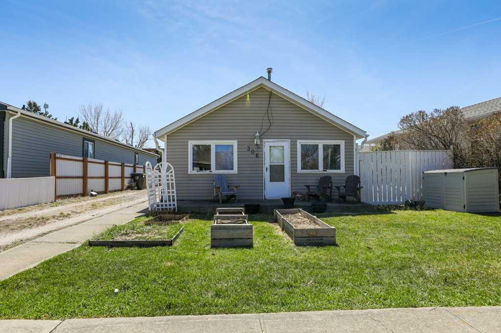 306 Queen Street , A2306035, Alberta,
