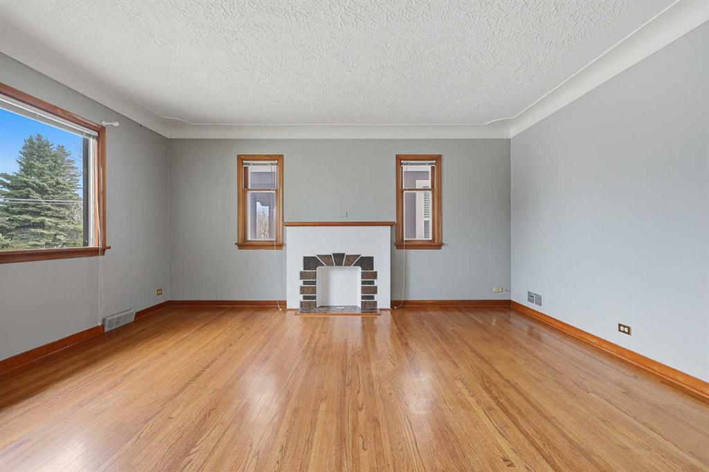 Third View of 1019 8 Avenue NE, Renfrew, Calgary, Alberta, T2E 0S4