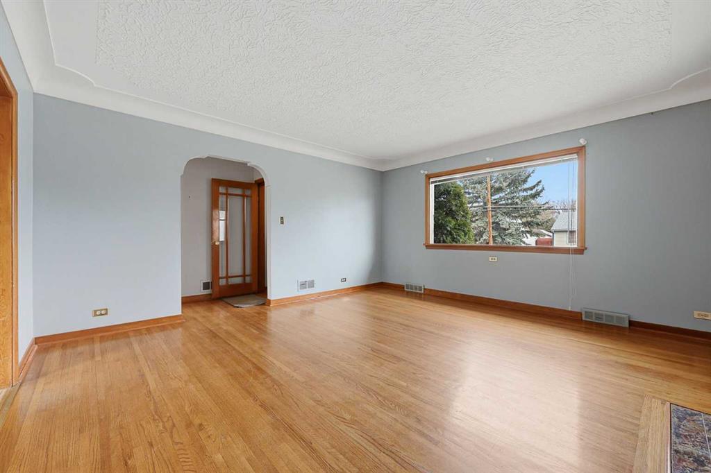 Fifth View of 1019 8 Avenue NE, Renfrew, Calgary, Alberta, T2E 0S4