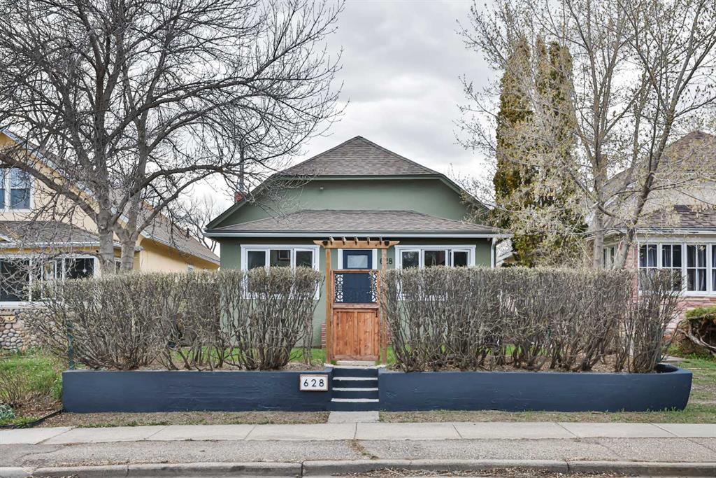 628 7 Street S, A2306290, Alberta,