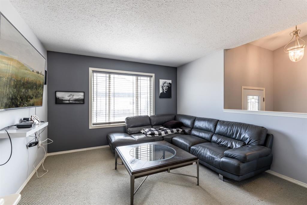 Fifth View of 80 Hudson Way NE, Northeast Crescent Heights, Medicine Hat, Alberta, T1C1Y6