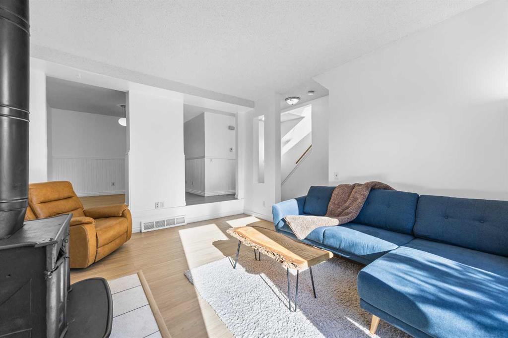 Fifth View of 801, 5340 17 Avenue SW, Westgate, Calgary, Alberta, T3E 6M3