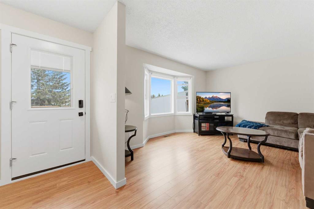 Third View of 616 1 Street NE, NONE, Sundre, Alberta, T0M 1X0