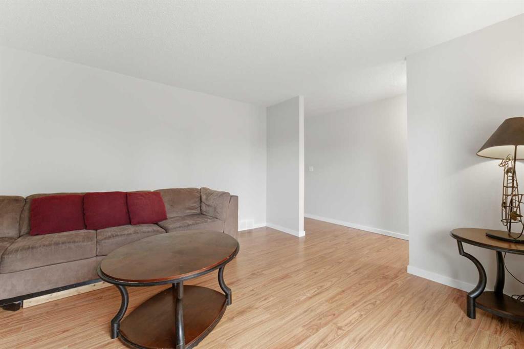 Fifth View of 616 1 Street NE, NONE, Sundre, Alberta, T0M 1X0