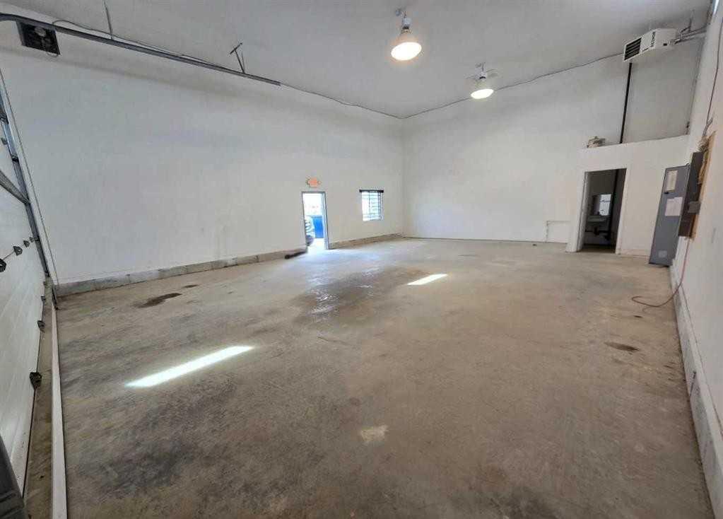 Fifth View of 111, 5 Bayside Place , Brentwood Business Park, Strathmore, Alberta, T1P0E5