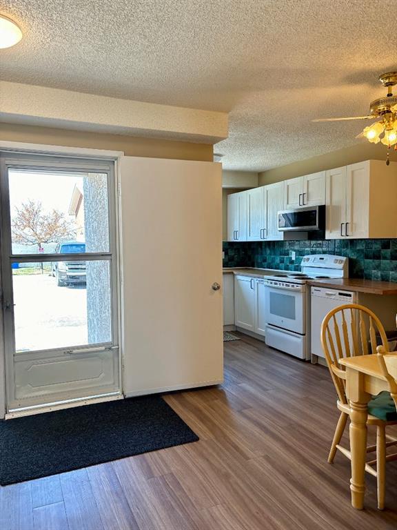 Fifth View of #12, 420 Centre Street N, NONE, Sundre, Alberta, T0M1X0