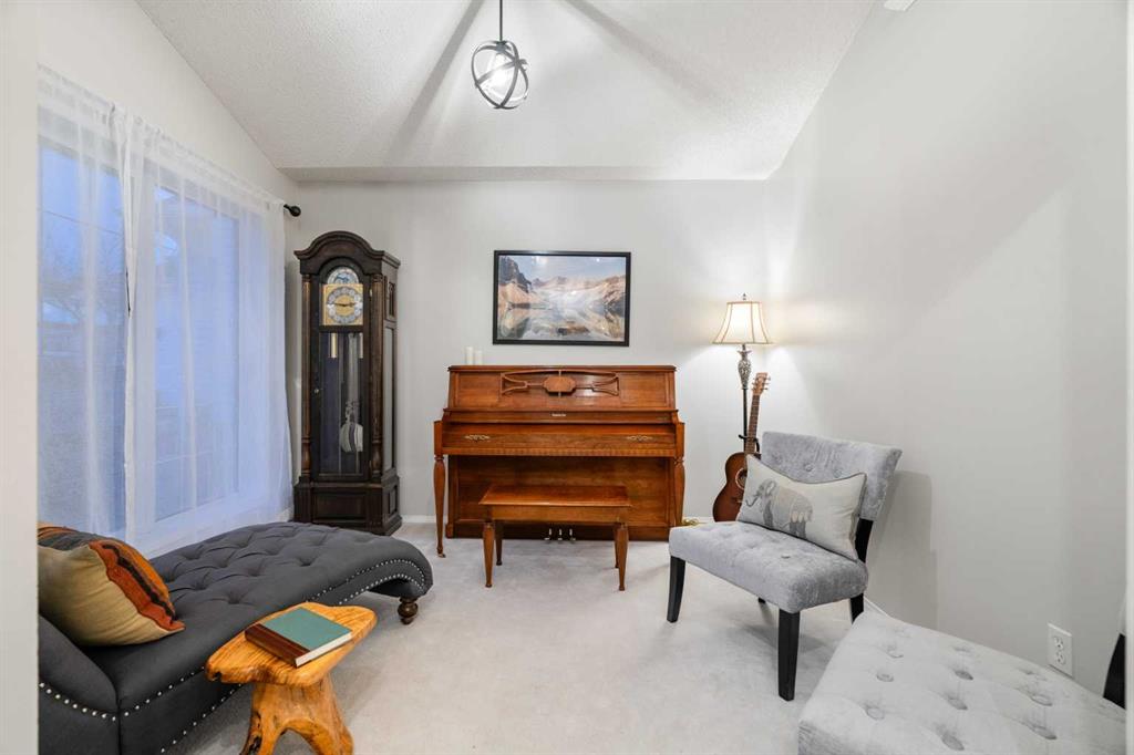 Fifth View of 94 Edgebrook Heights NW, Edgemont, Calgary, Alberta, T3A 5M5