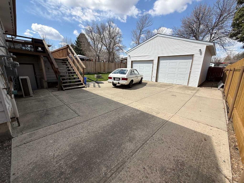 Fourth View of 73 Mcgill Boulevard W, Varsity Village, Lethbridge, Alberta, T1K 3V7