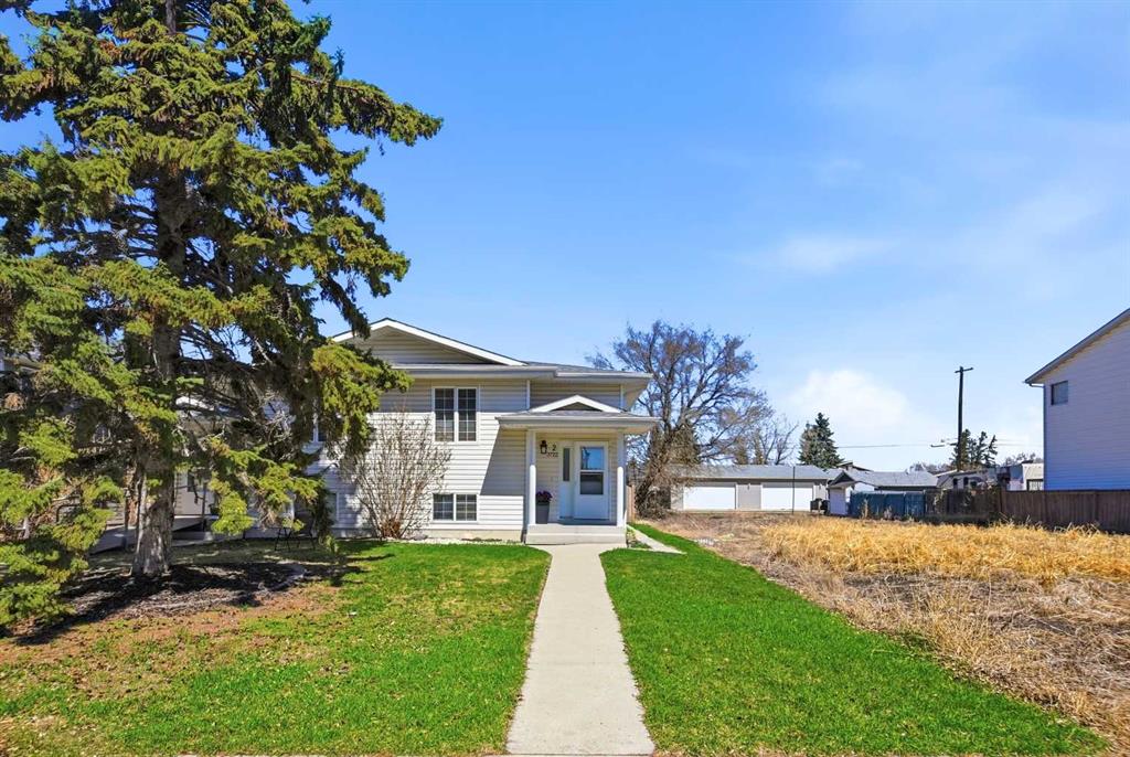 Third View of 2, 3722 46 Street , Eastview, Red Deer, Alberta, T4N 1L6