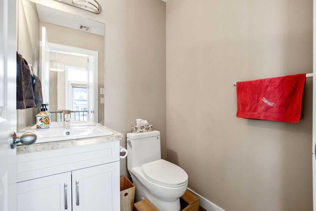 Fifth View of 2226 Westmount Road NW, West Hillhurst, Calgary, Alberta, T2N 3N4