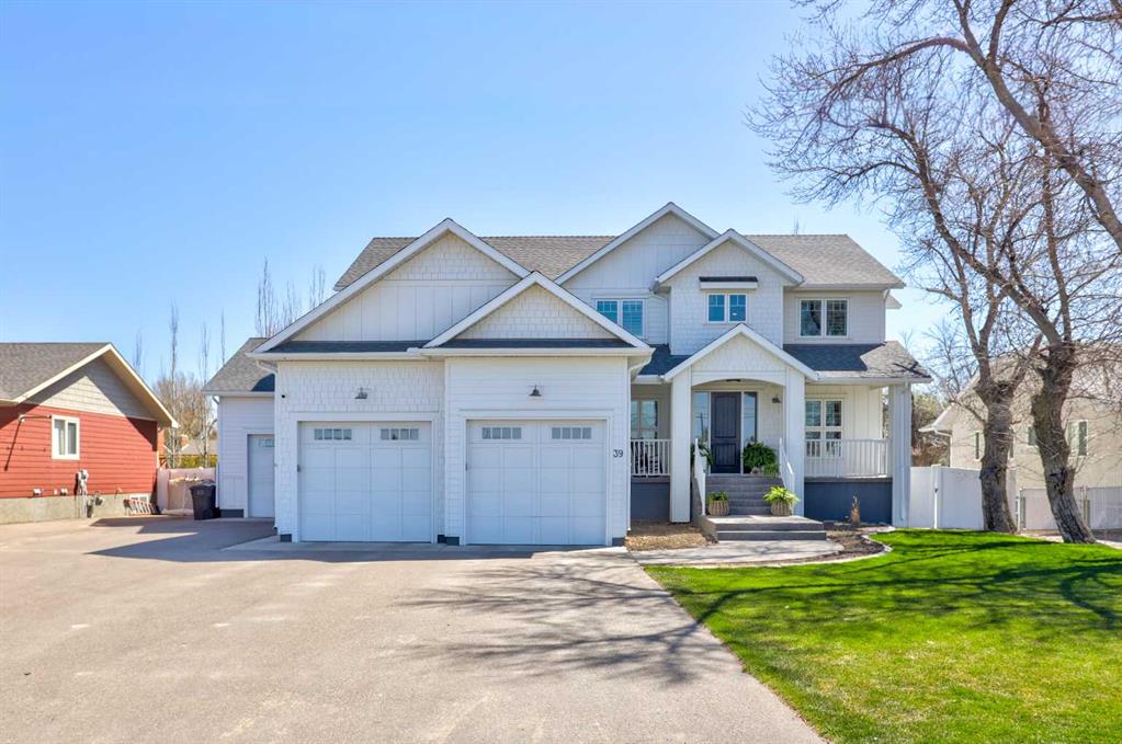 39 N 1 Street E, A2307014, Alberta,