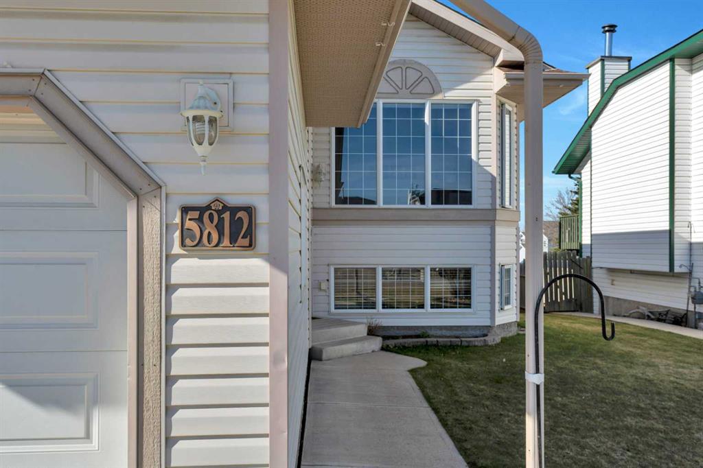 Third View of 5812 64 AvenueClose , Rocky Mtn House, Rocky Mountain House, Alberta, T4T 1N5