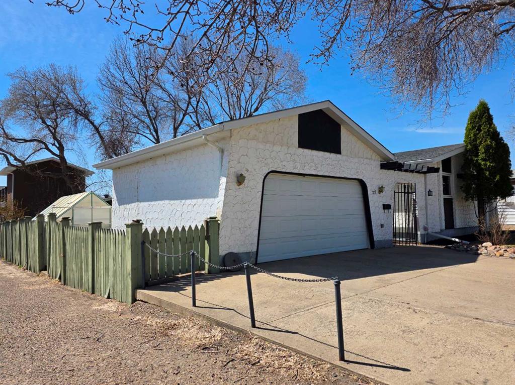 717 3 Street NW, A2307156, Alberta,