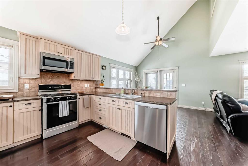Third View of 2402 16 Street , NONE, Didsbury, Alberta, T0M0W0