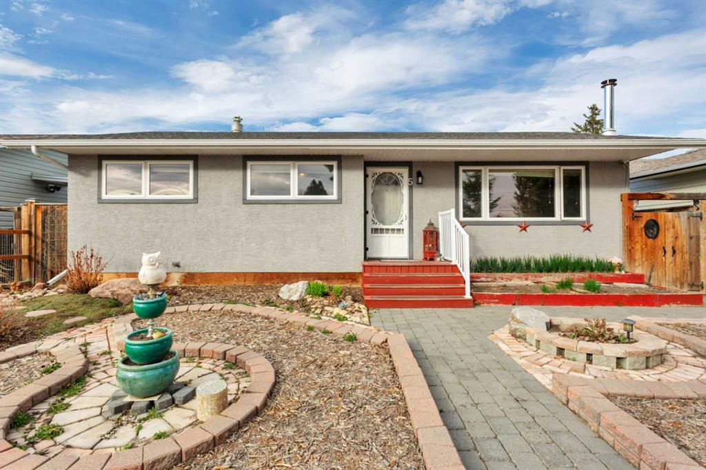 Second View of 5 Freemont Close , Fairview, Red Deer, Alberta, T4N4Y5