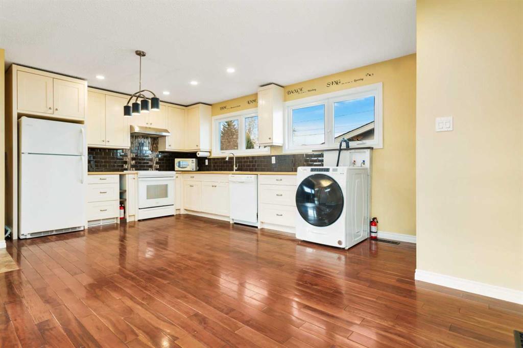 Third View of 5 Freemont Close , Fairview, Red Deer, Alberta, T4N4Y5