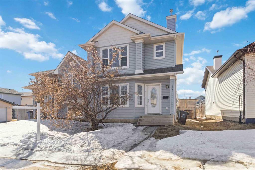 228 Parry Crescent , A2307569, Alberta,