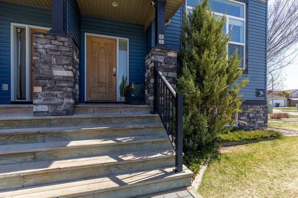 Fourth View of 5, 16 Sunridge Boulevard W, Sunridge, Lethbridge, Alberta, T1J 1X5