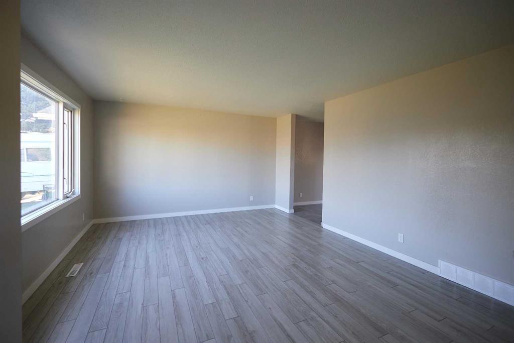 Fourth View of 2501 13 Avenue N, Park Meadows, Lethbridge, Alberta, T1H 4A4