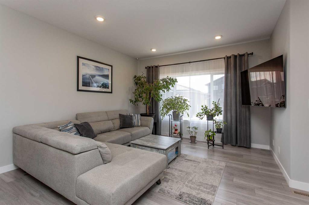 Fourth View of 203 Livingston Close , Laredo, Red Deer, Alberta, T4R 0S9