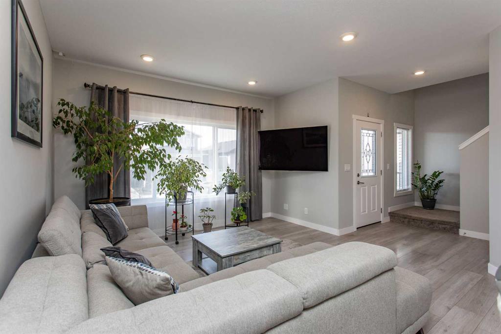 Fifth View of 203 Livingston Close , Laredo, Red Deer, Alberta, T4R 0S9