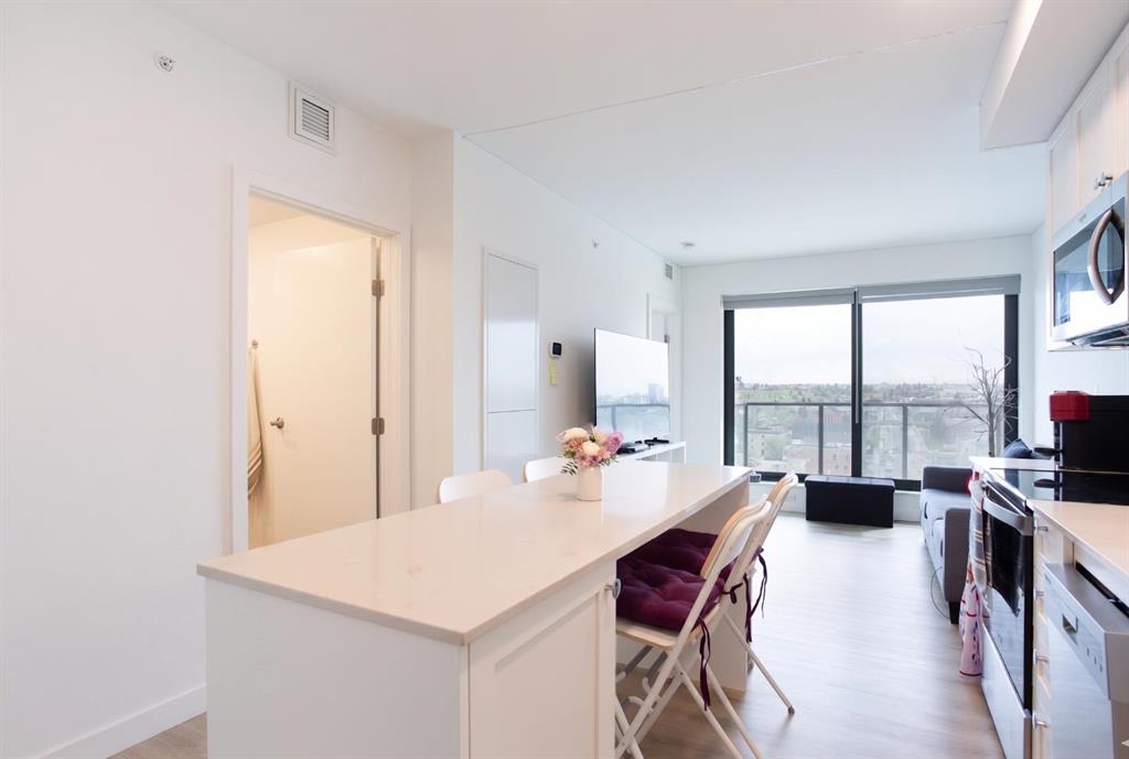 Fourth View of 902, 123 4 Street NE, Crescent Heights, Calgary, Alberta, T2E 8K3