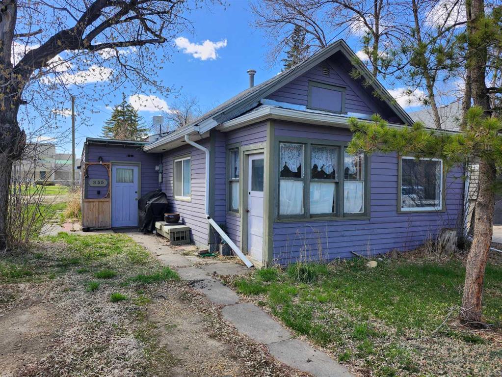 355 4 Street W, A2307843, Alberta,