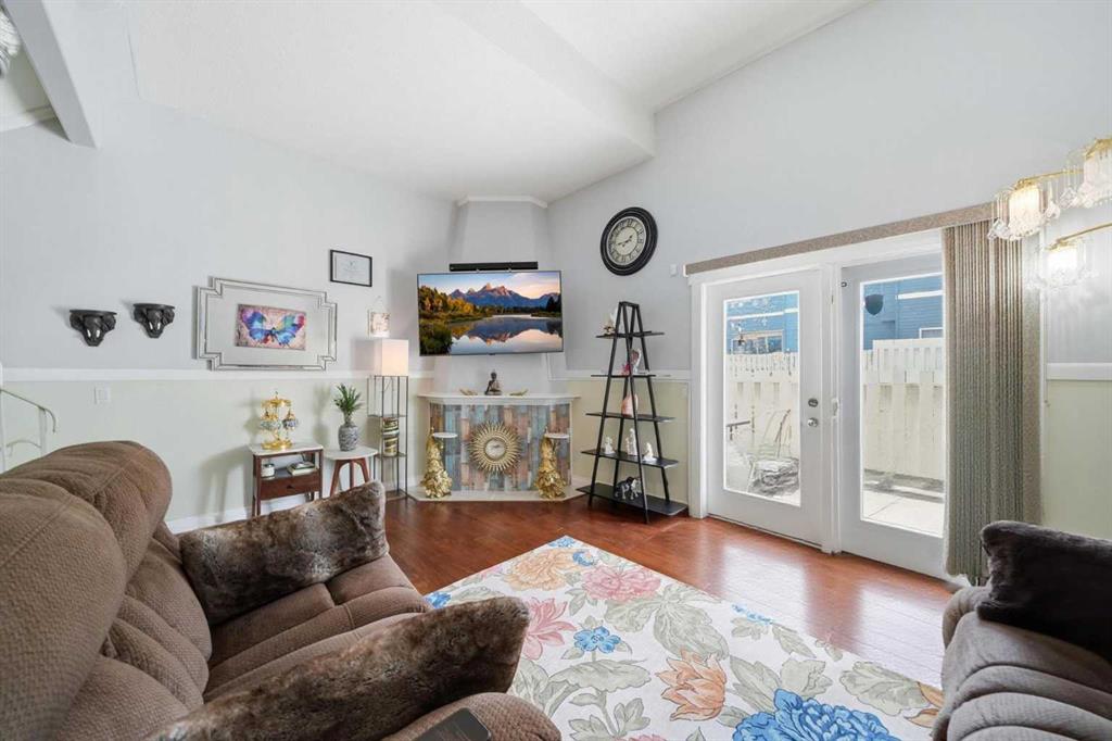 Fourth View of 904, 919 38 Street NE, Marlborough, Calgary, Alberta, T2A 6E1