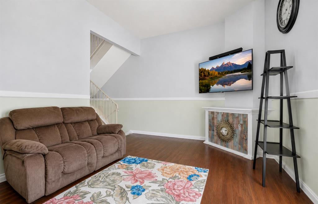 Fifth View of 904, 919 38 Street NE, Marlborough, Calgary, Alberta, T2A 6E1