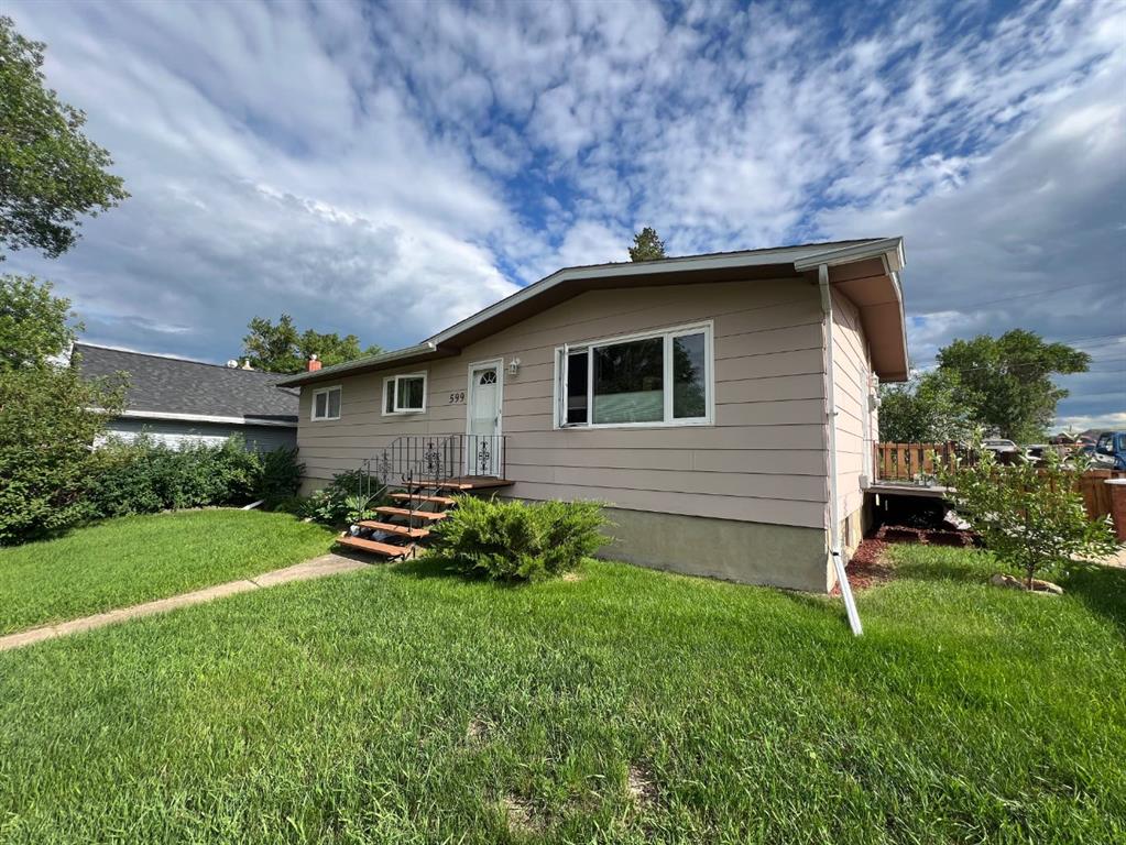 Third View of 599 3 Avenue W, Downtown, Drumheller, Alberta, T0J0Y3