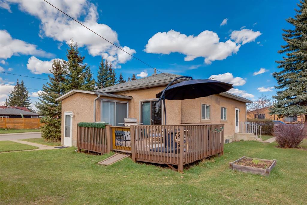 Fifth View of 4363 70 Street NW, Bowness, Calgary, Alberta, T3B2K4