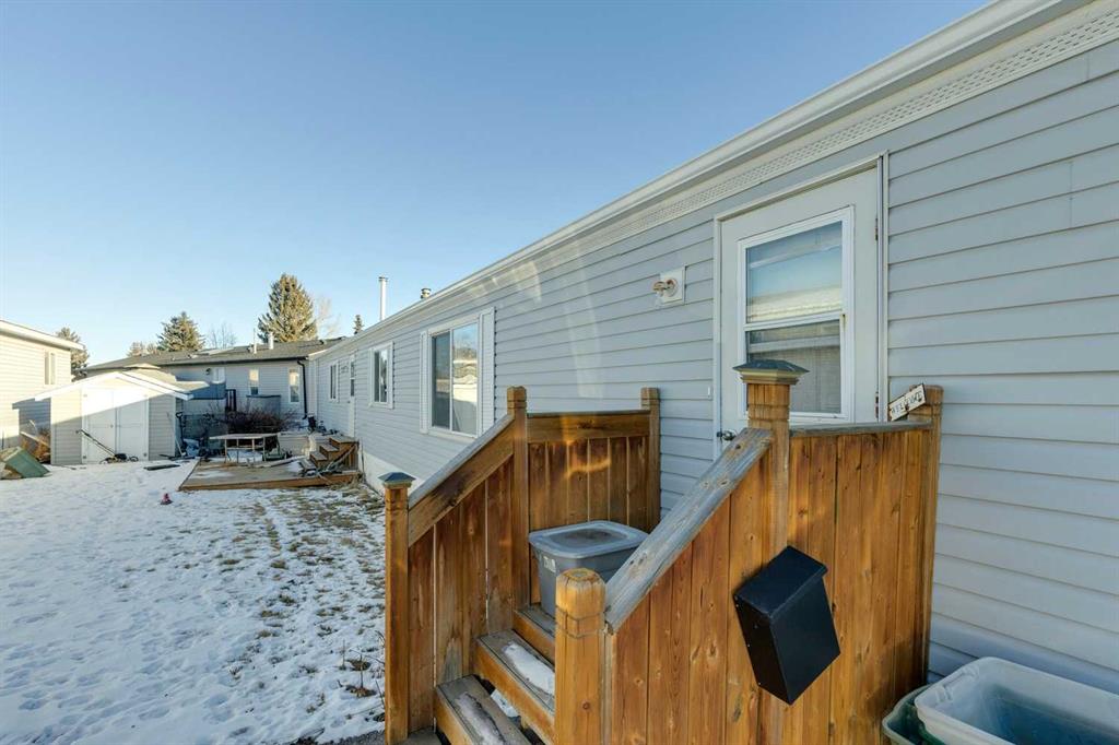 Fifth View of 512, 3223 83 Street NW, Greenwood/Greenbriar, Calgary, Alberta, T3B 5N7