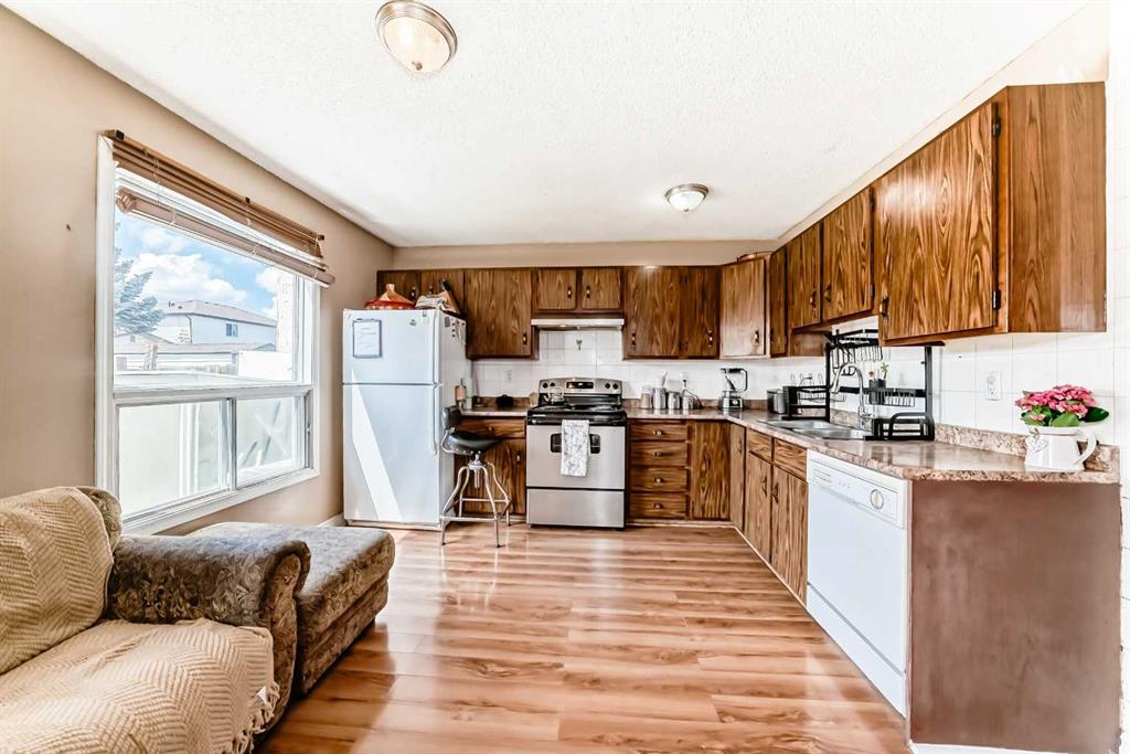 Fifth View of 4821 60 Street NE, Temple, Calgary, Alberta, T1Y 5B8