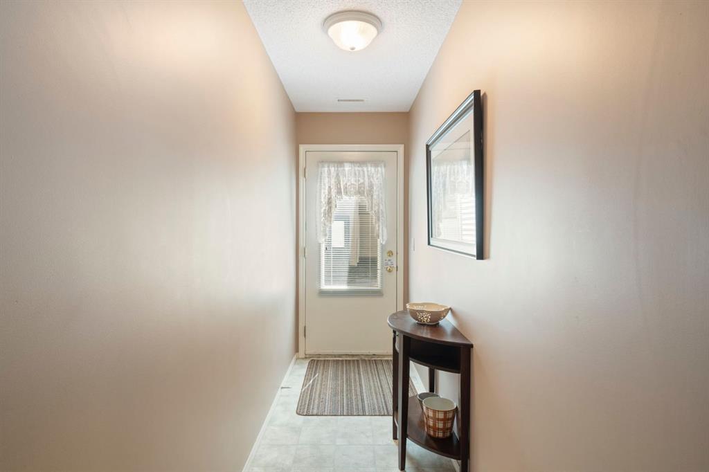 Fifth View of 122 Bridlewood Lane SW, Bridlewood, Calgary, Alberta, T2Y3X8