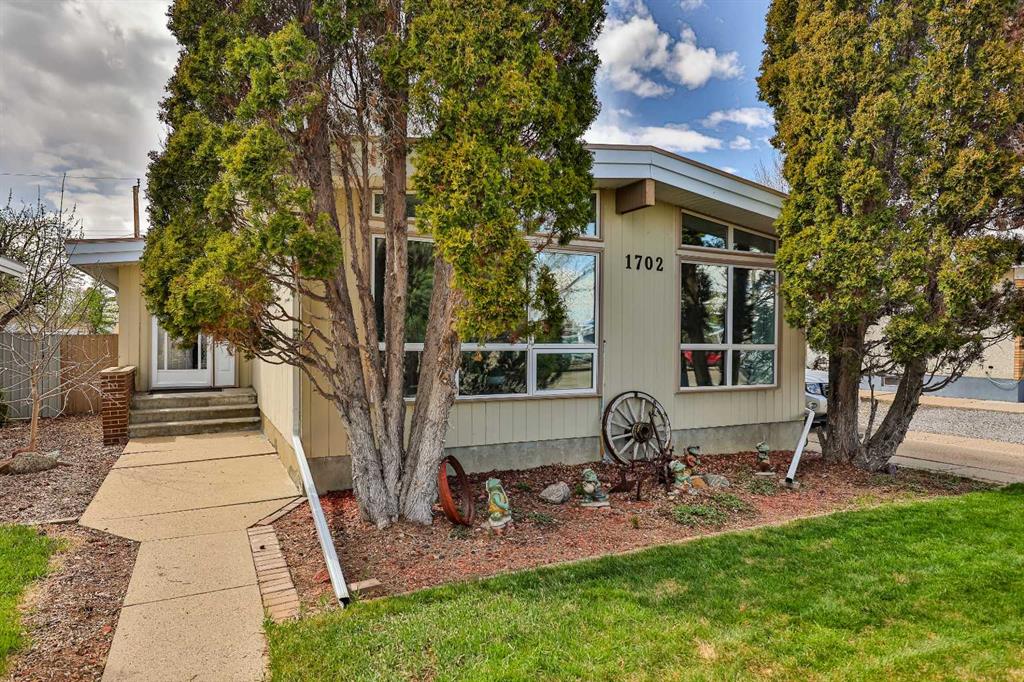 Second View of 1702 26 Street S, Agnes Davidson, Lethbridge, Alberta, T1K 2N6